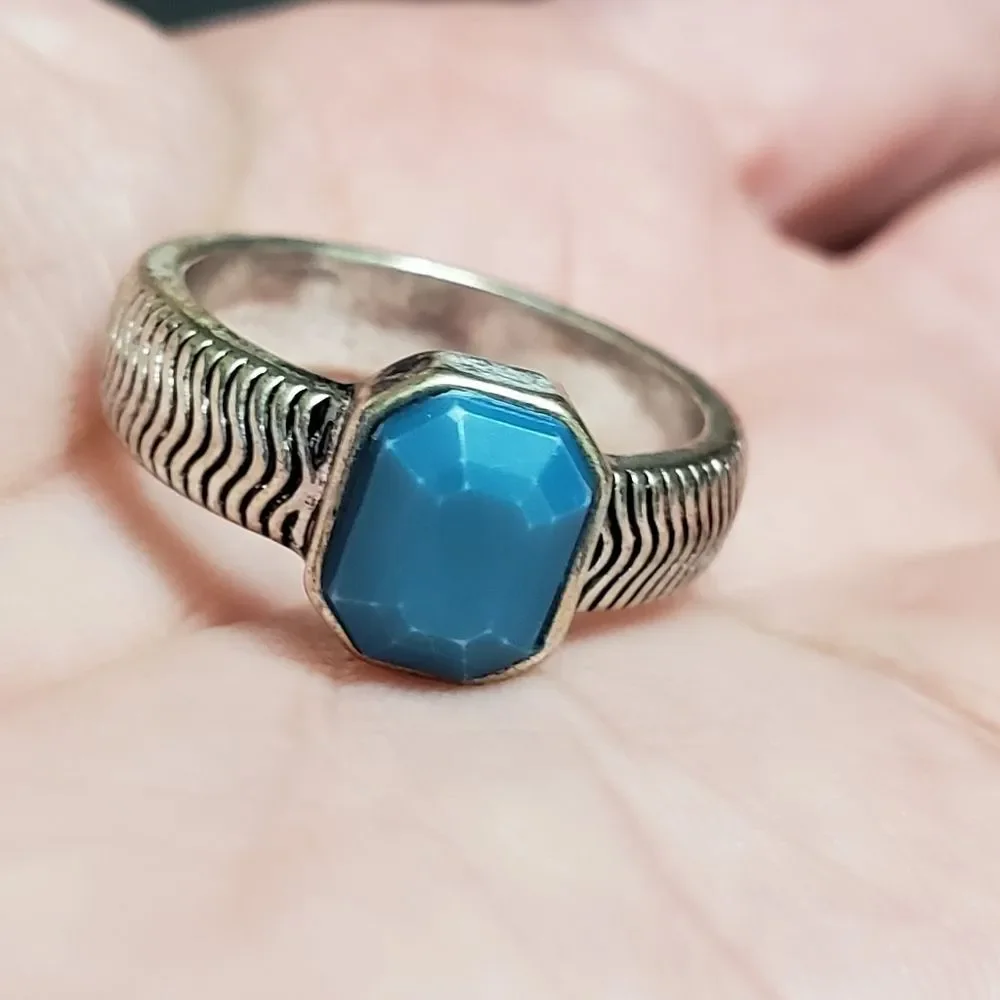 Silver tone blue bead textured ring size 6.75